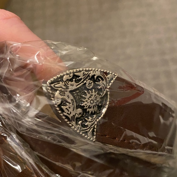 NWT Brown western style belt silver detailing - Picture 3 of 4